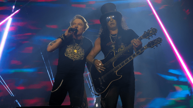 getty_gunsnroses_110323787110