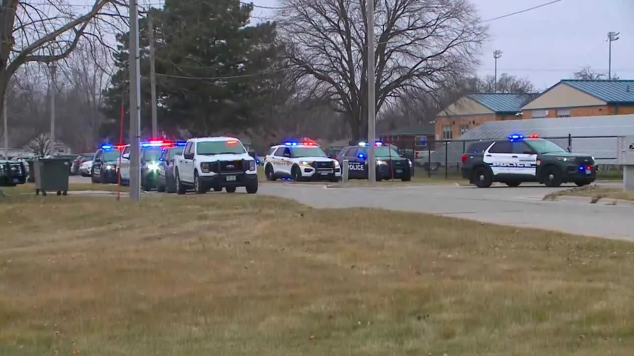 school-shooting-in-perry-iowa-6596ca2d0cedc613991