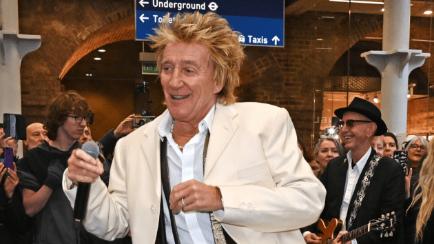 getty_rodstewart_011024233795