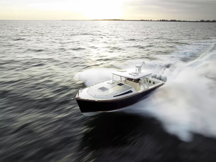 speedboat-at-sunset-blurred-motion