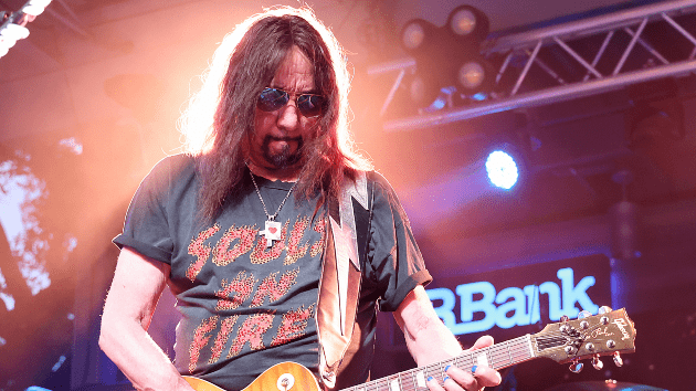 getty_acefrehley_011624478378