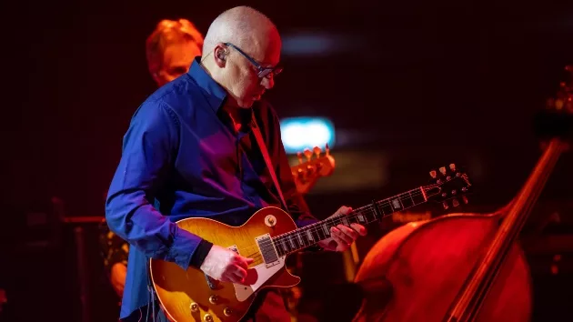 getty_markknopfler_020124128806