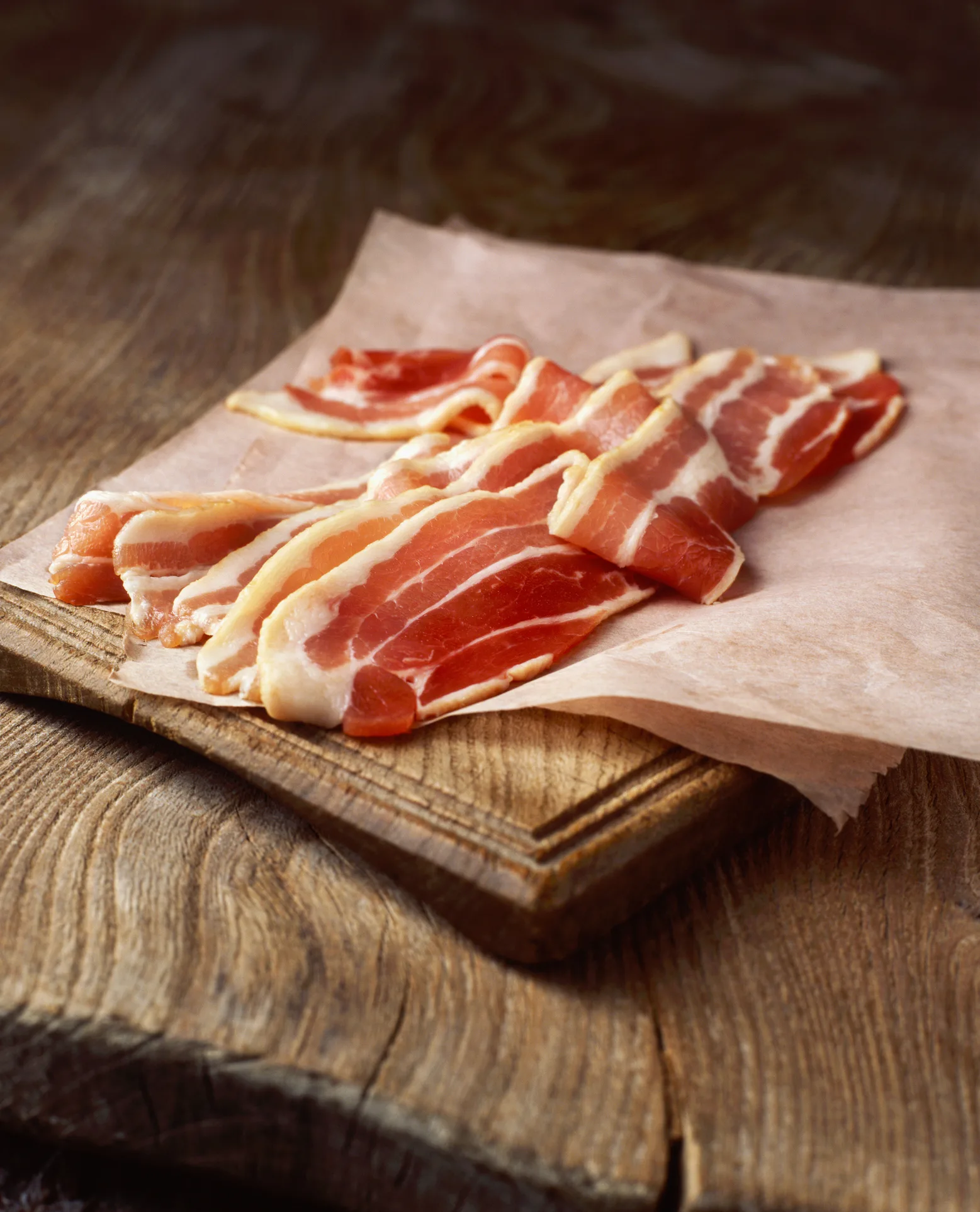 rashers-of-raw-streaky-bacon-on-baking-paper