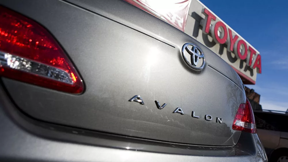 toyota-surpasses-gm-as-worlds-largest-automaker