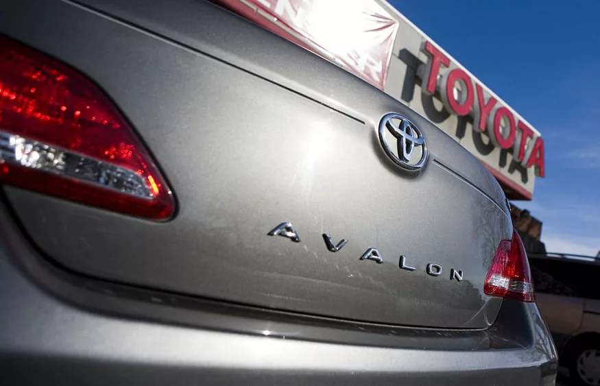 toyota-surpasses-gm-as-worlds-largest-automaker