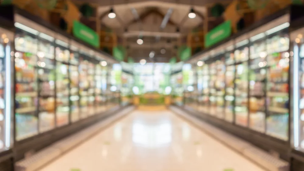 supermarket-grocery-store-aisle-and-shelves-blurred-background