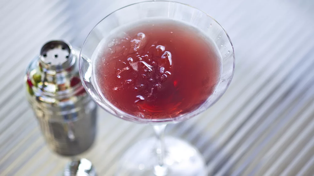 pomegranate-martini-in-a-martini-glass