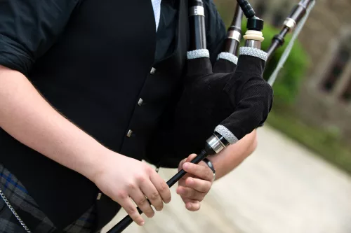 playing-the-bagpipes