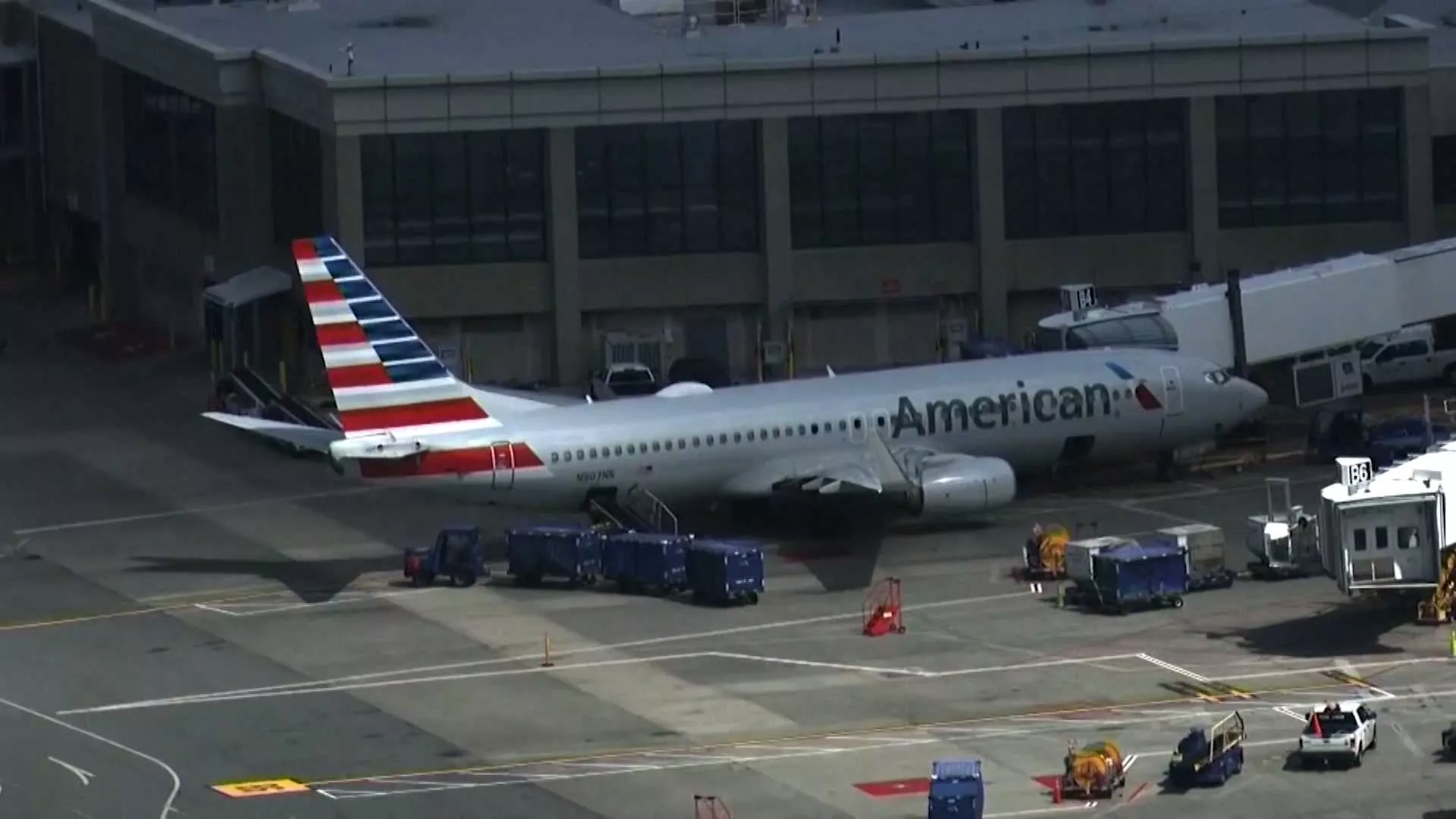 american-airlines-plane-664d596f51f5358588