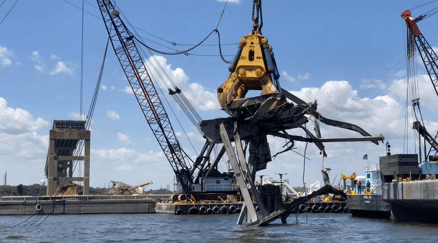 cranes-removing-key-bridge-debris-666756e0e84f0112474