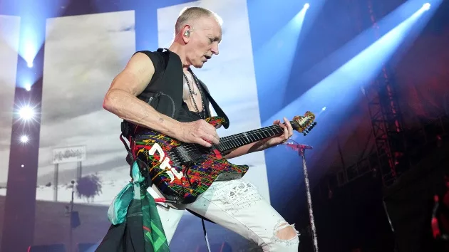 getty_philcollen_070324930060