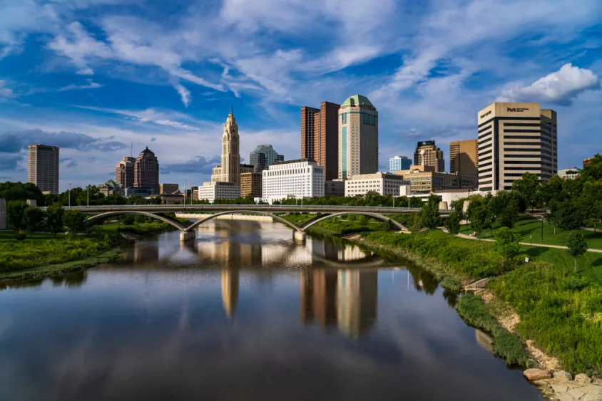 skyline-view-of-bridges-crossing-scioto-river-that-runs-through-columbus-ohio