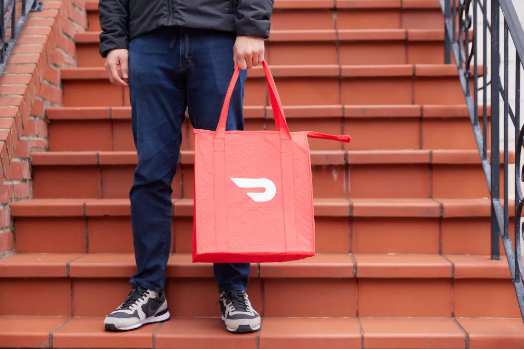 doordash-demonstrates-dasher-fulfilling-deliveries