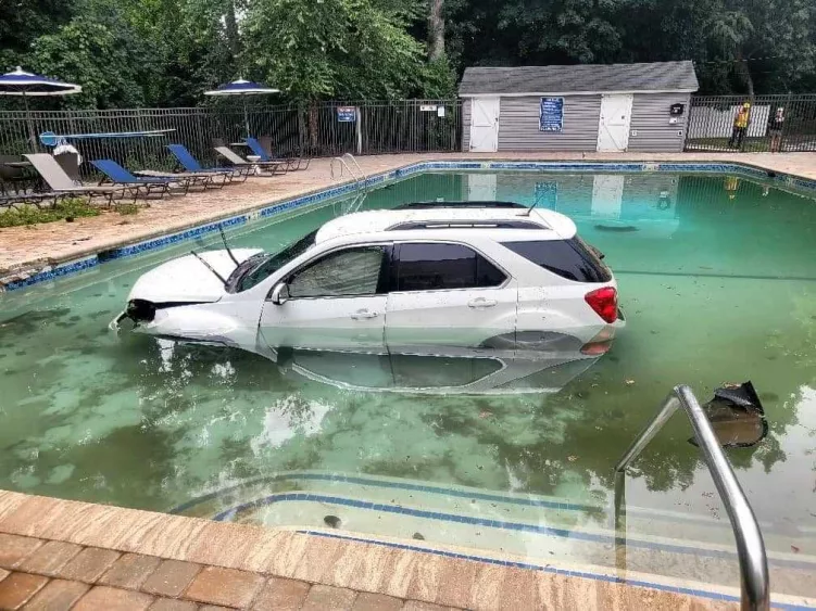 car-into-pool-66a52626a3398721661