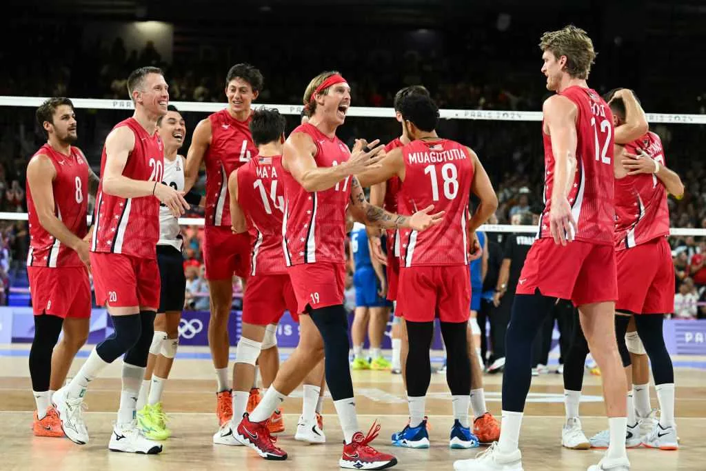 Watch United States scores historic sixth medal in men's volleyball