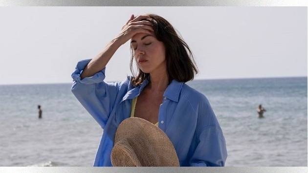 aubrey plaza blue dress white lotus star never watched the show because she forgot her Max password Harper spiller