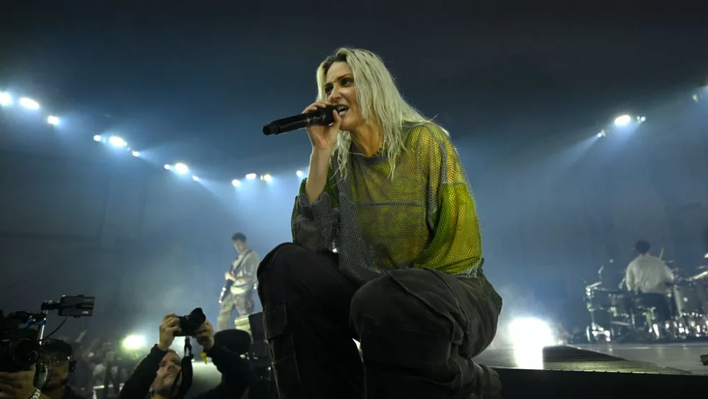 BURBANK, CALIFORNIA - SEPTEMBER 05: Emily Armstrong and Linkin Park perform during a global livestream at Warner Bros. Studios on September 05, 2024 in Burbank, California. (Photo by Timothy Norris/Getty Images for Warner Music)