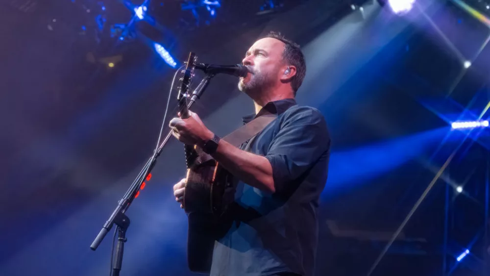 NEW YORK, NEW YORK - NOVEMBER 17: (EDITOR'S NOTE: Image has been taken using a Star Effect Filter) Dave Matthews performs with Dave Matthews Band at Madison Square Garden on November 17, 2023 in New York City. (Photo by Astrida Valigorsky/WireImage)