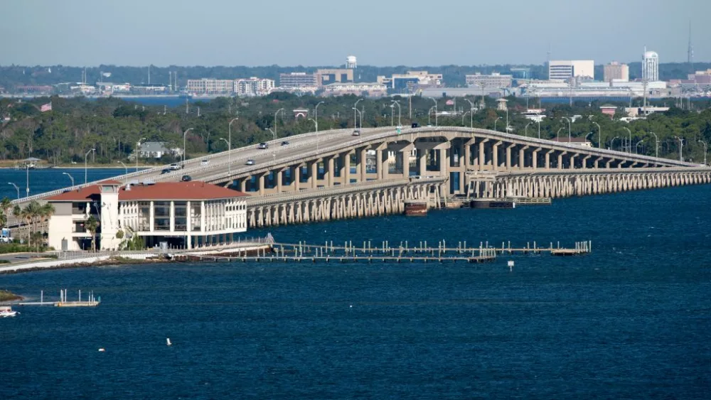 pensacola-florida-usa-sikes-bridge