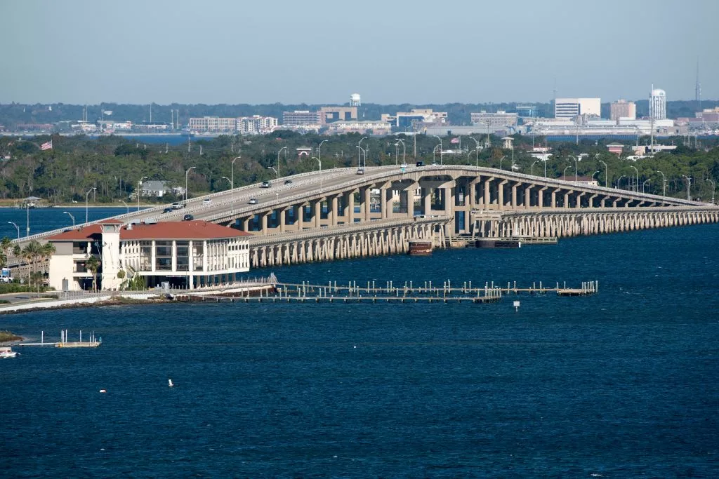 pensacola-florida-usa-sikes-bridge