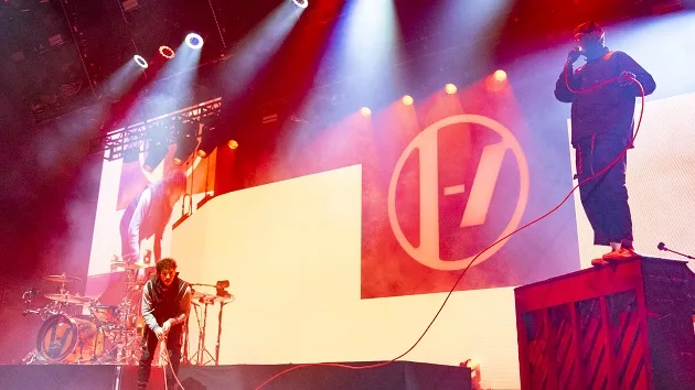 g_twentyonepilots_121324329159