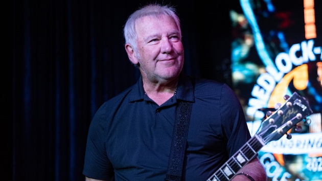 getty_alexlifeson_121924121158