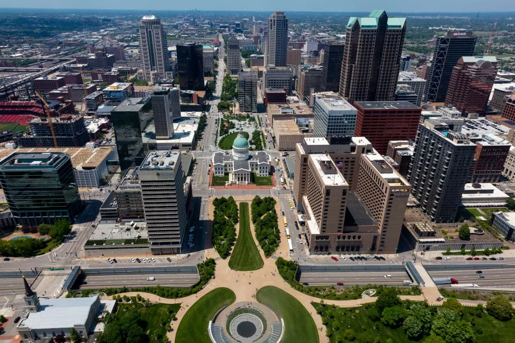 view-from-gateway-arch-of-old-st-louis-courthouse-gateway-arch-site-of-historic-dred-scott-decision-triggering-civil-war-mo