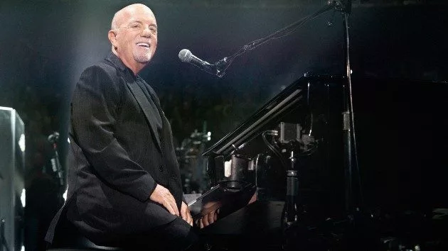 getty_billyjoelsmilingmsg_011025_0506785