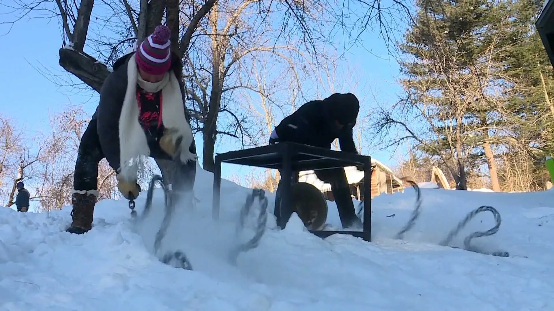 people-exercising-in-snow-67818388dd83a199011