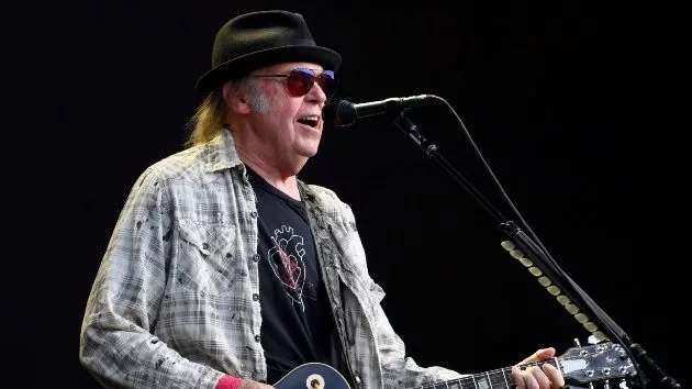 getty_neilyoung_011325521880