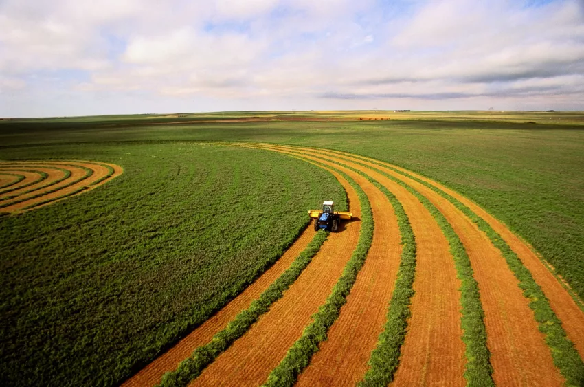 tractor-farm-getty-1526660510788990