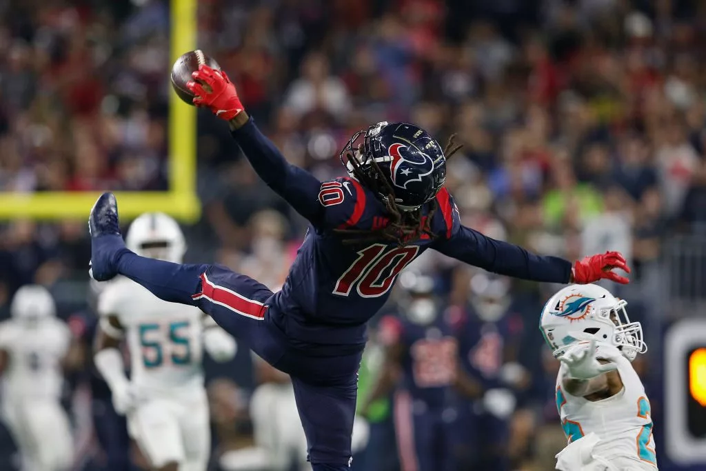 HOUSTON, TX - OCTOBER 25: DeAndre Hopkins #10 of the Houston Texans catches a pass defended by Xavien Howard #25 of the Miami Dolphins in the third quarter at NRG Stadium on October 25, 2018 in Houston, Texas. (Photo by Tim Warner/Getty Images)