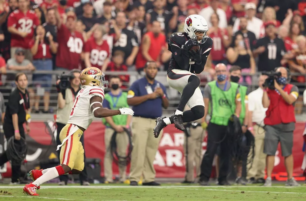 GLENDALE, ARIZONA - OCTOBER 10: Wide receiver DeAndre Hopkins #10 of the Arizona Cardinals makes a 30-yard reception ahead of free safety Jimmie Ward #1 of the San Francisco 49ers during the second half of the NFL game at State Farm Stadium on October 10, 2021 in Glendale, Arizona. The Cardinals defeated the 49ers 17-10. (Photo by Christian Petersen/Getty Images)