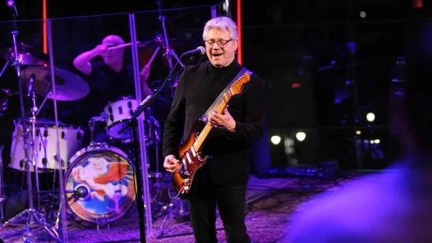 getty_stevemillerband_031825540770