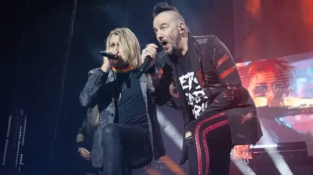 GRAVITAS & GRACE 東京トラッド　スクールジャケット Matt Walst says revamped Three Days Grace lineup brings it back to