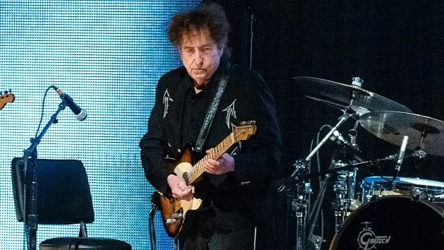 Bob Dylan extends Rough and Rowdy Ways tour | 98 Rock Online