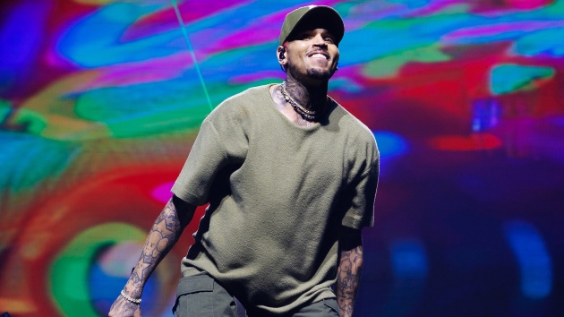 Chris Brown sends a message to his critics - Vimarsana News