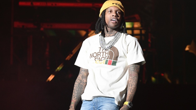 Lil Durk blesses homeless fan with mobile phone, money and more - Vimarsana News