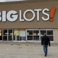 After announcing the closure of hundreds of stores and filing for Chapter 11 bankruptcy^ Big Lots is preparing to have “going out of business” sales at all remaining Big Lots store locations^ including the one in Galesburg.