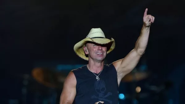 Kenny Chesney performs onstage at the Runaway Country Music Fest at Osceola Heritage Park on March 19^ 2016 in Kissimmee^ Florida.