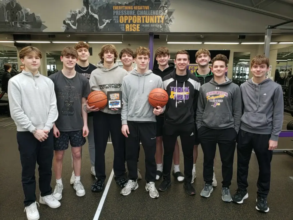 hometown-heroes_farmington-farmers-boys-bball_1