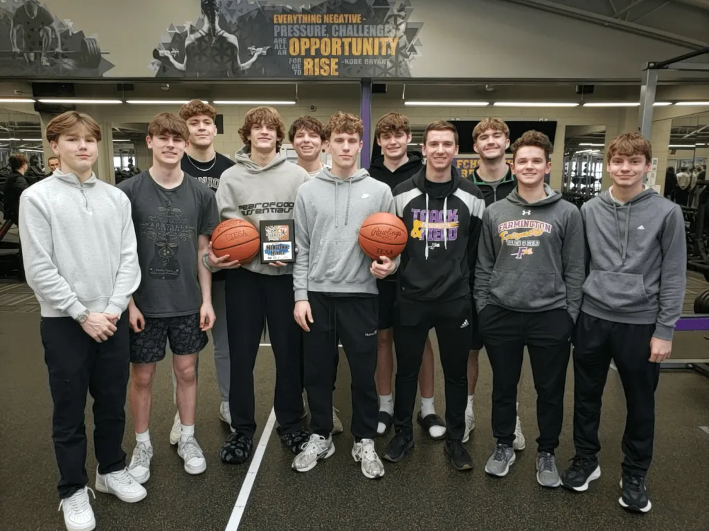 hometown-heroes_farmington-farmers-boys-bball_1