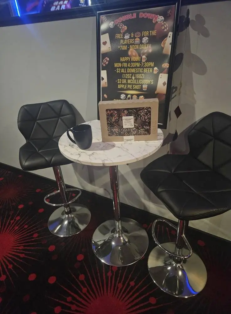 double-down-saloon_seating