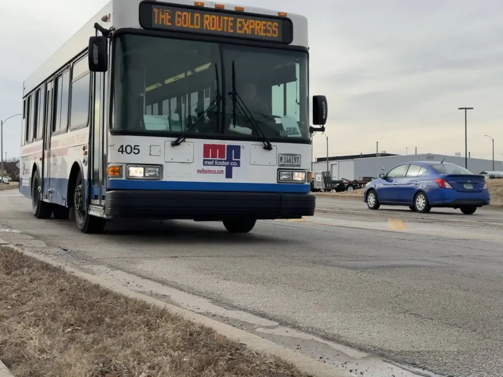 A City of Galesburg transit bus.
