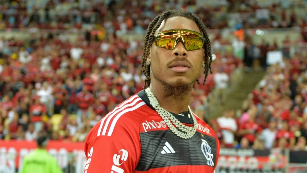 Justin Jefferson player of NFL Minnesota Vikings visit the stadium in match between Flamengo (BRA) vs Alcas (ECU) by Libertadores Cup^ round 6 of group stage in Maracana. Rio^ Brazil - june 28^ 2023