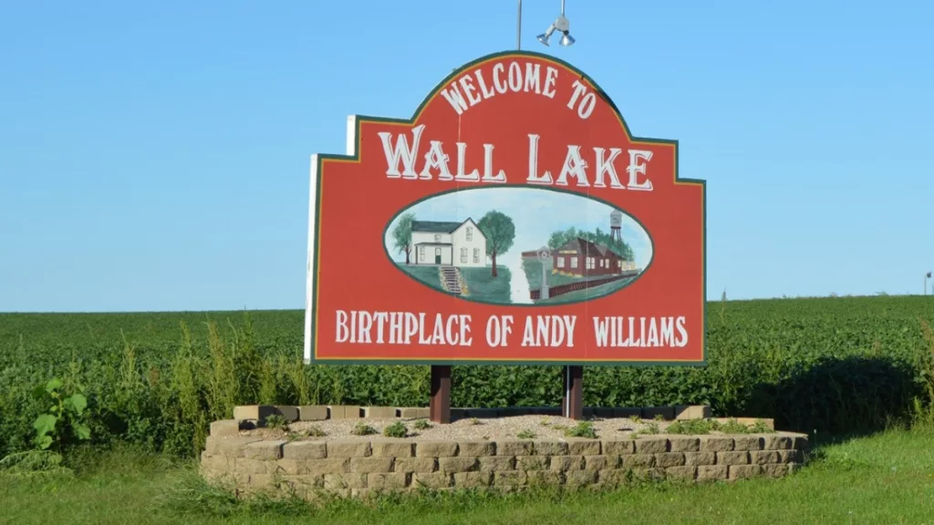 wall-lake-sign-2