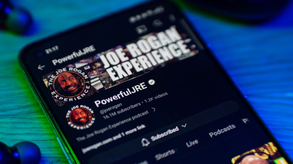 Joe Rogan stand-up comedy special to stream live on Netflix Aug. 3 ...