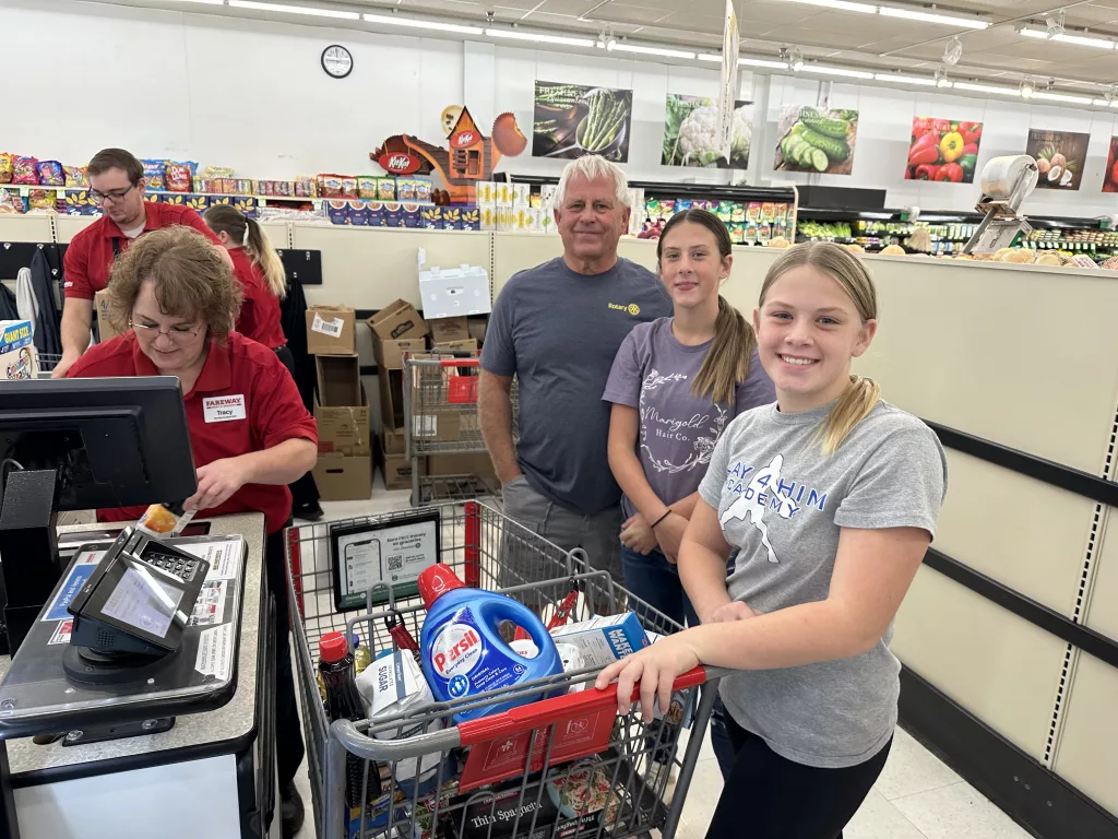 2-irlbeck-family-team-brian-irlbeck-and-granddaughters-anna-and-evie-blum