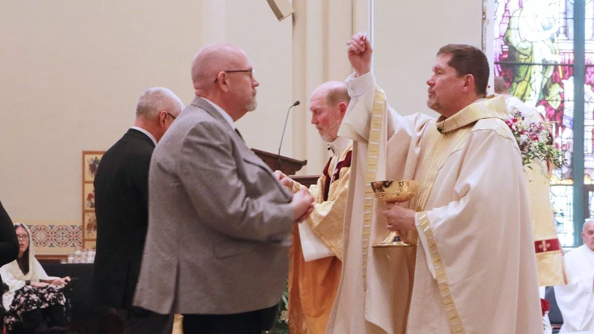 bishop-keehner-offers-communion-to-his-brother