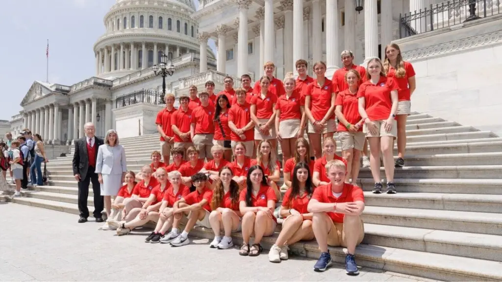 sen-ernst-grassley-rural-electric-cooperative-students